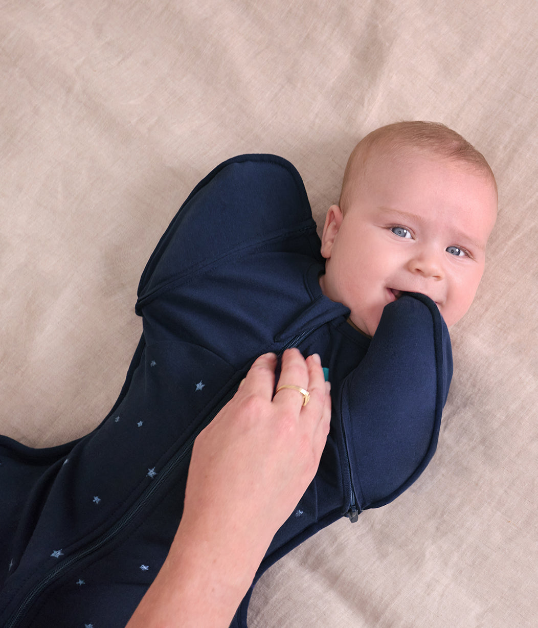 Swaddle Up™ 2-in-1 Sacco nanna di transizione 1.5 TOG Pile di cotone Blu marino Stella scintillante ricamata
