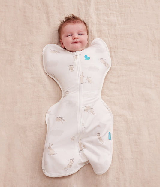 Sacco nanna Swaddle Up™ 1.0 TOG in cotone, motivo: coniglietto con nuvole bianche