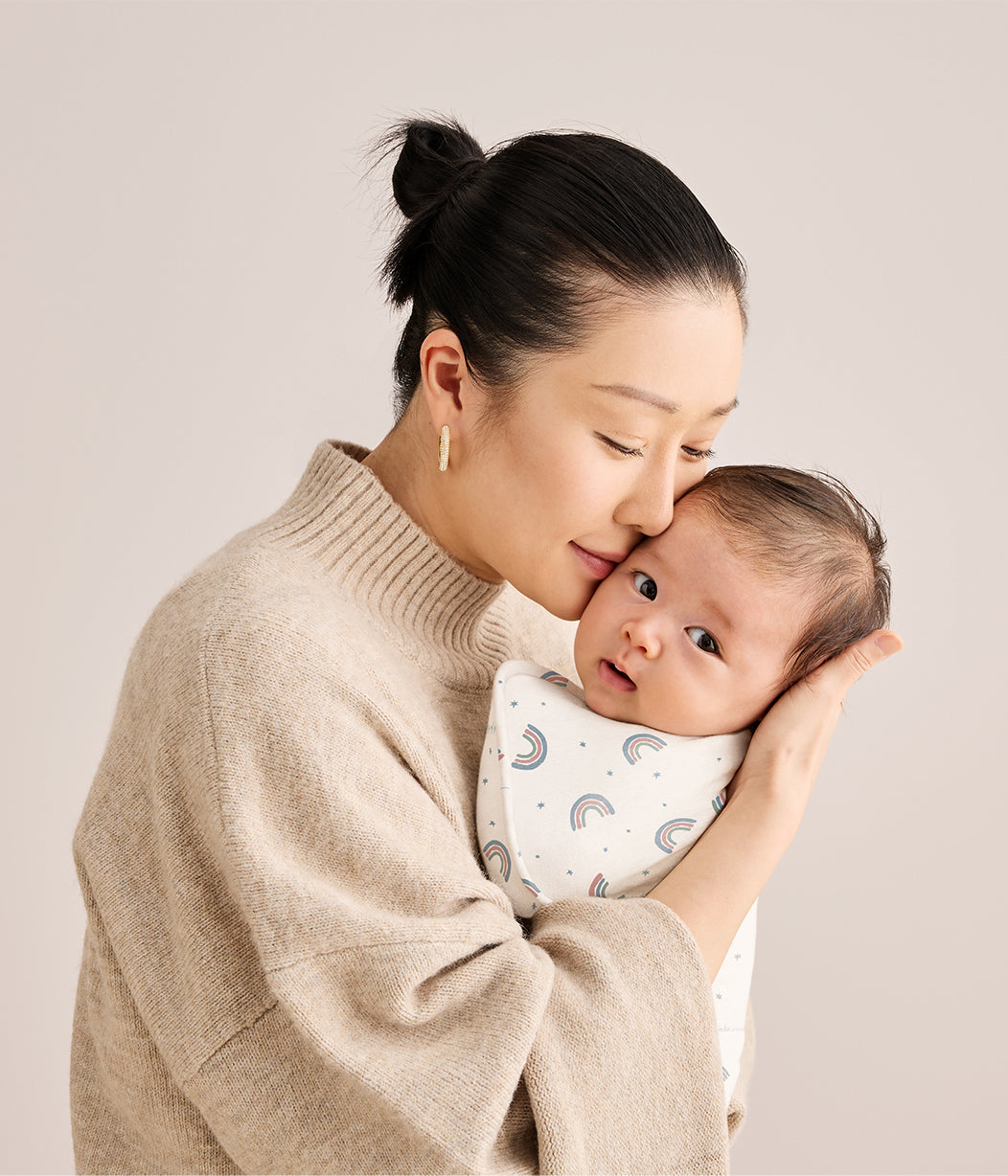 Sacco nanna Swaddle Up™ per neonati 1.0 TOG in cotone bianco Rainbow Dream