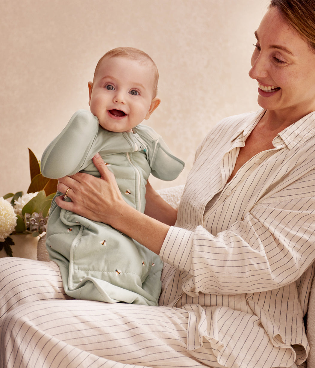 Swaddle Up™ Borsa per fasciatura di transizione 2,5 TOG in cotone Olive Bees