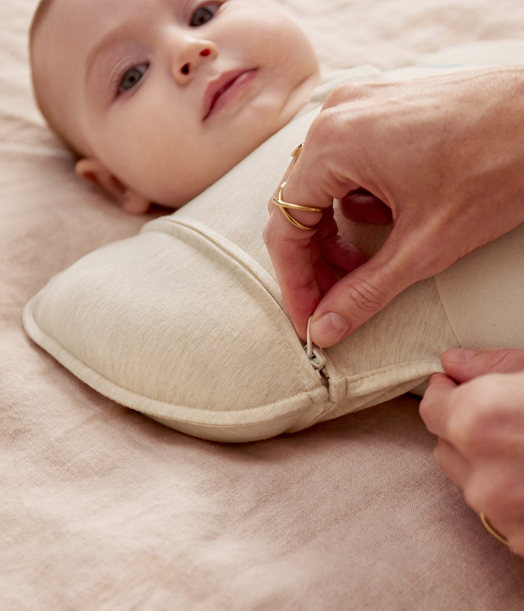 Swaddle Up™ Übergangspucksack 1.5 TOG Baumwolle Naturmeliert Zweige