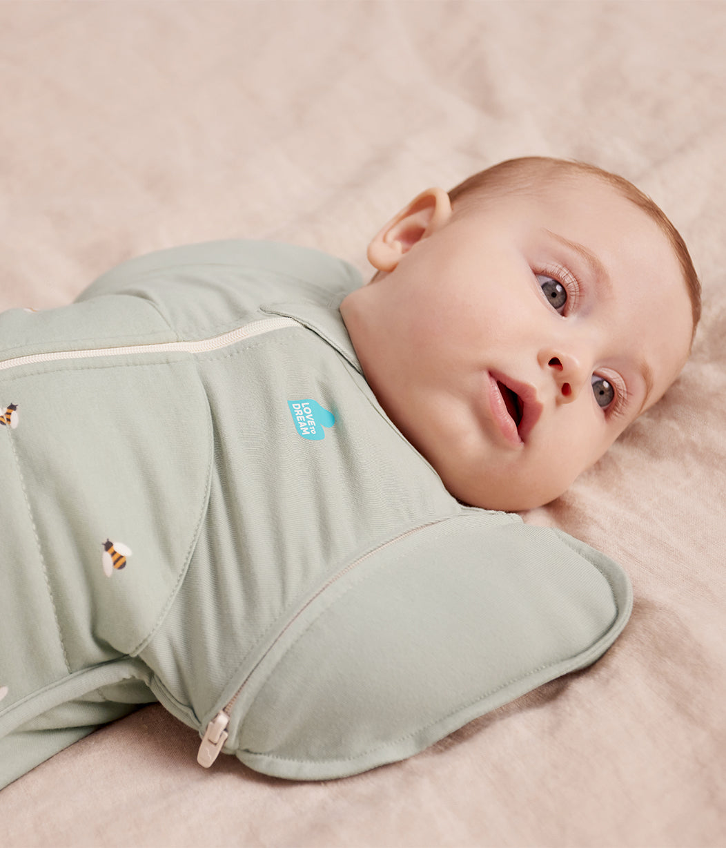 Swaddle Up™ Borsa per fasciatura di transizione 2,5 TOG in cotone Olive Bees